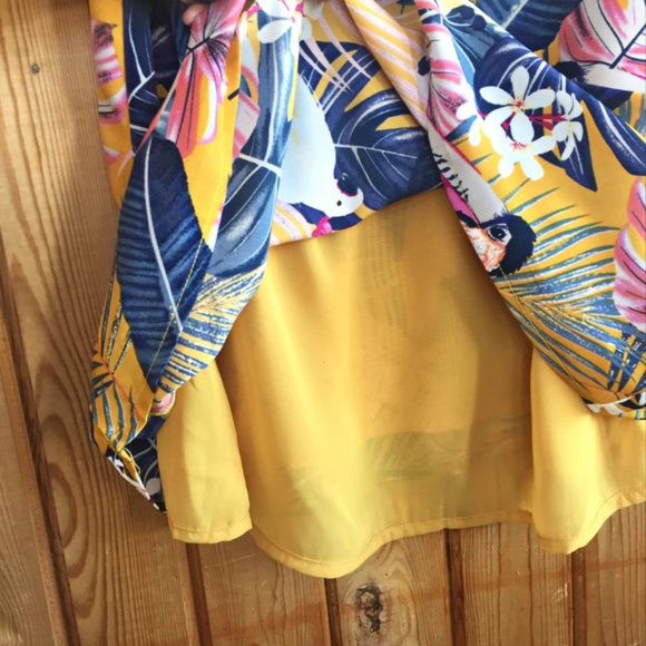 Just In!🆕Summer Tropical V-neck Spaghetti Dress - Picture 2 of 7